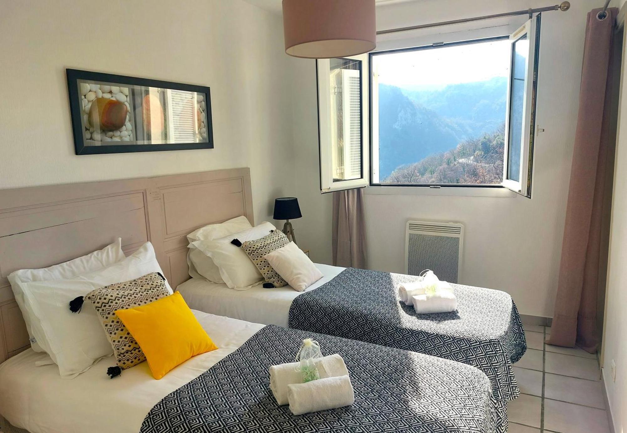 Entre mer et montagnes gîte d'étape la maison Barnoin et gîtes individuels Bouyon Camera foto
