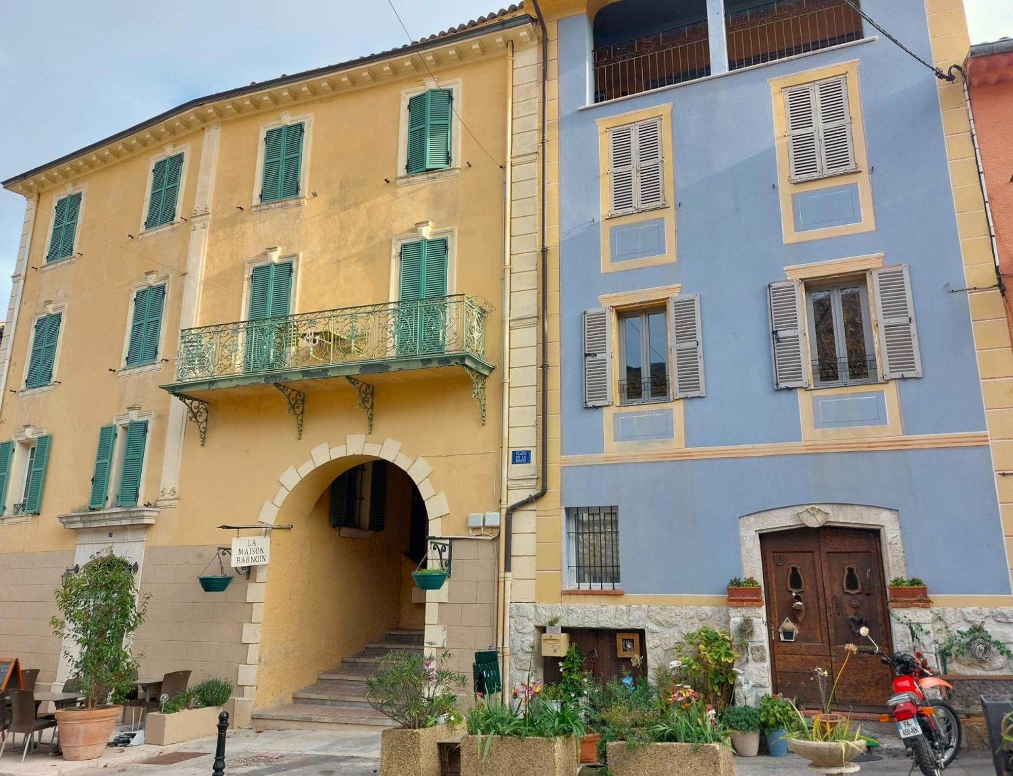 Entre mer et montagnes gîte d'étape la maison Barnoin et gîtes individuels Bouyon Esterno foto
