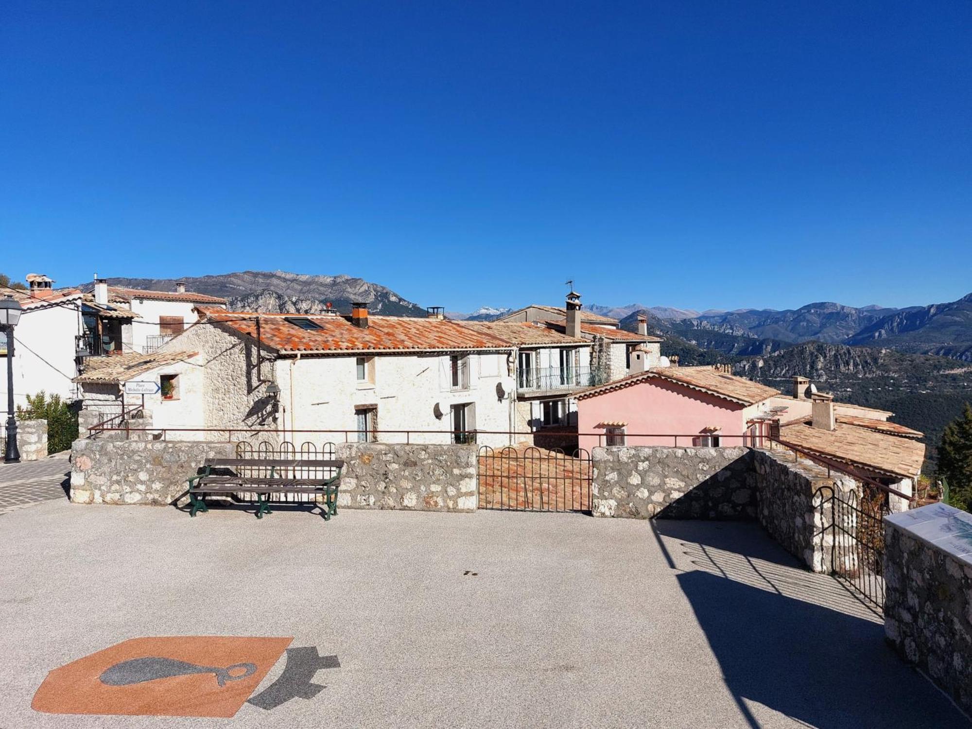 Entre mer et montagnes gîte d'étape la maison Barnoin et gîtes individuels Bouyon Esterno foto