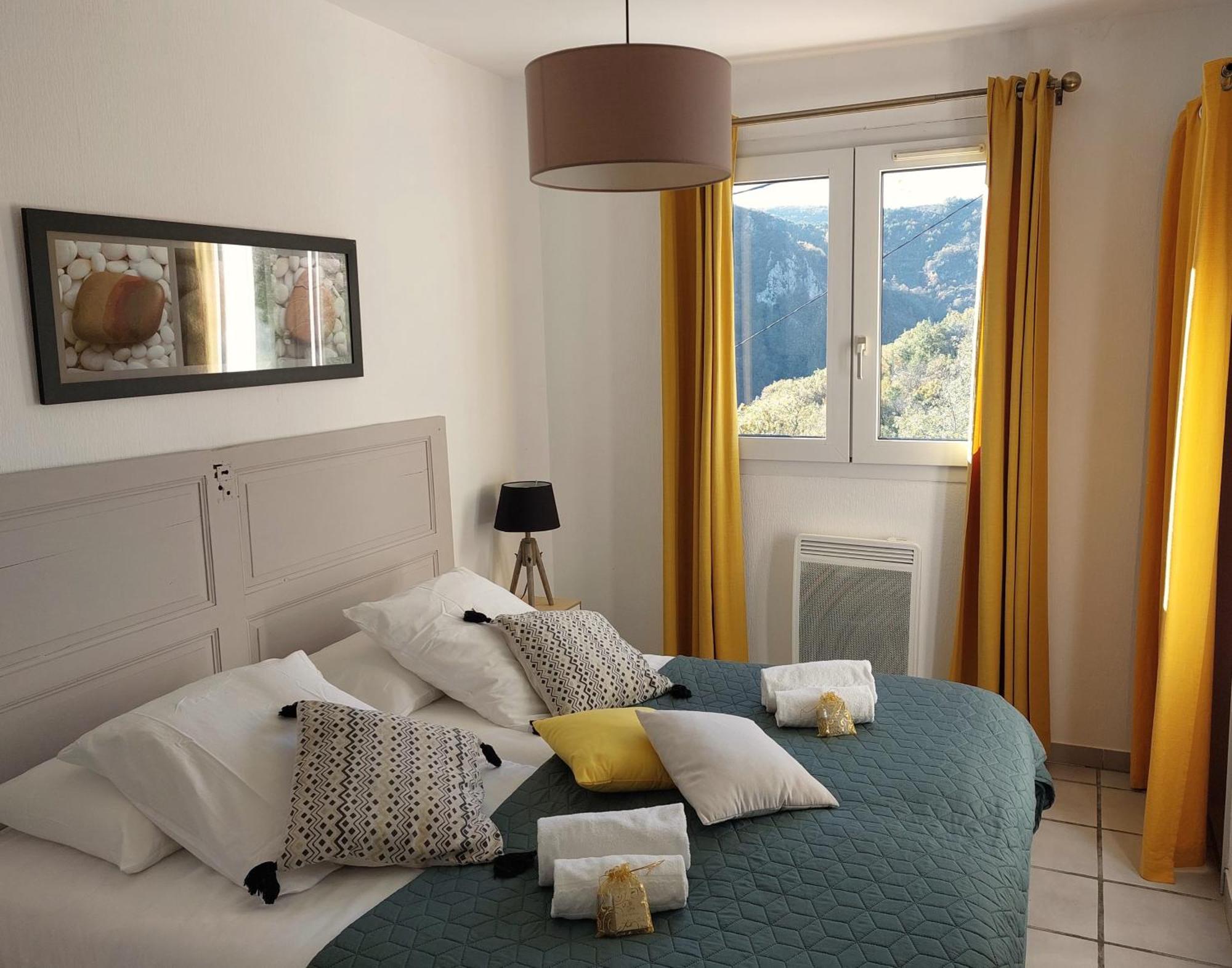 Entre mer et montagnes gîte d'étape la maison Barnoin et gîtes individuels Bouyon Esterno foto