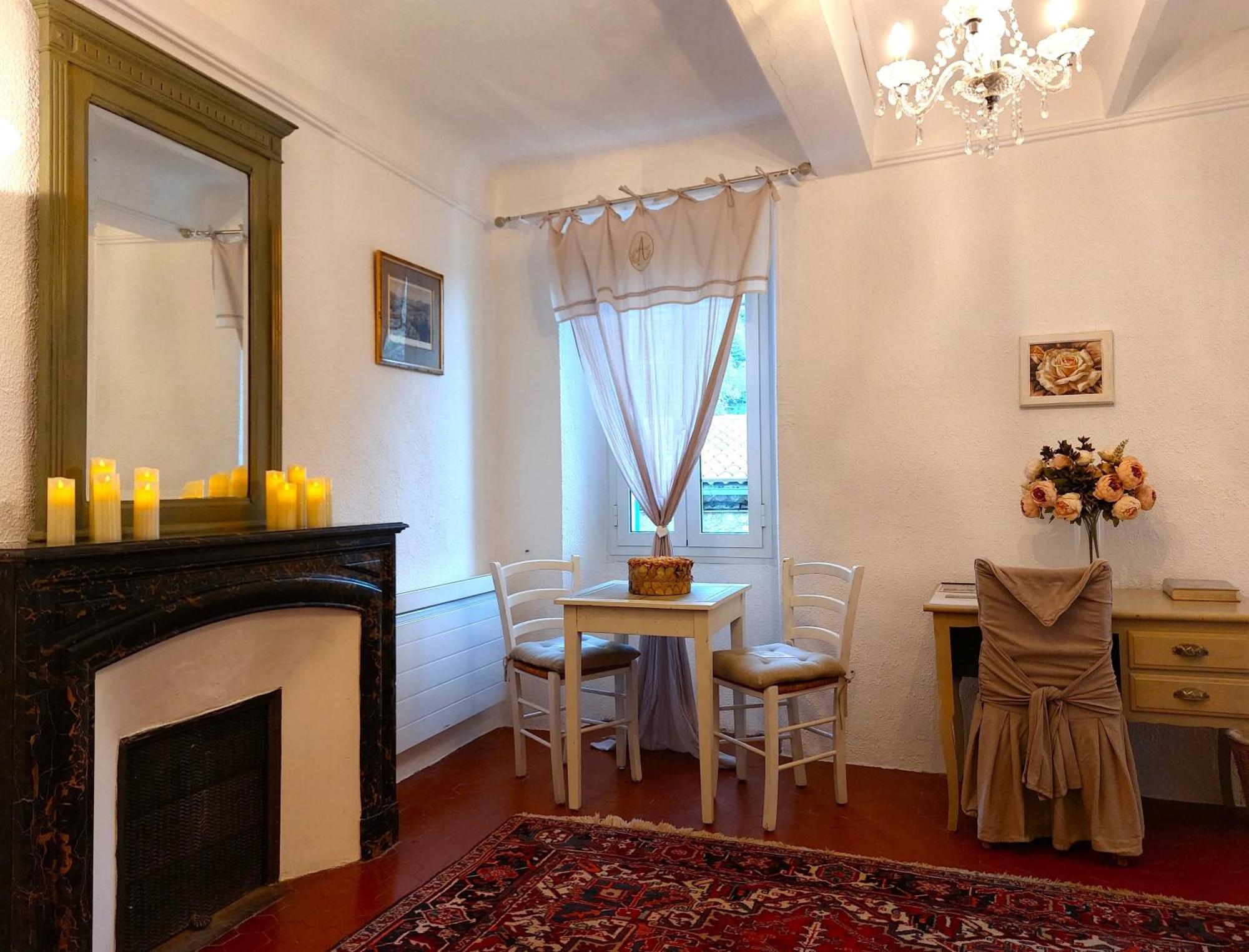 Entre mer et montagnes gîte d'étape la maison Barnoin et gîtes individuels Bouyon Esterno foto