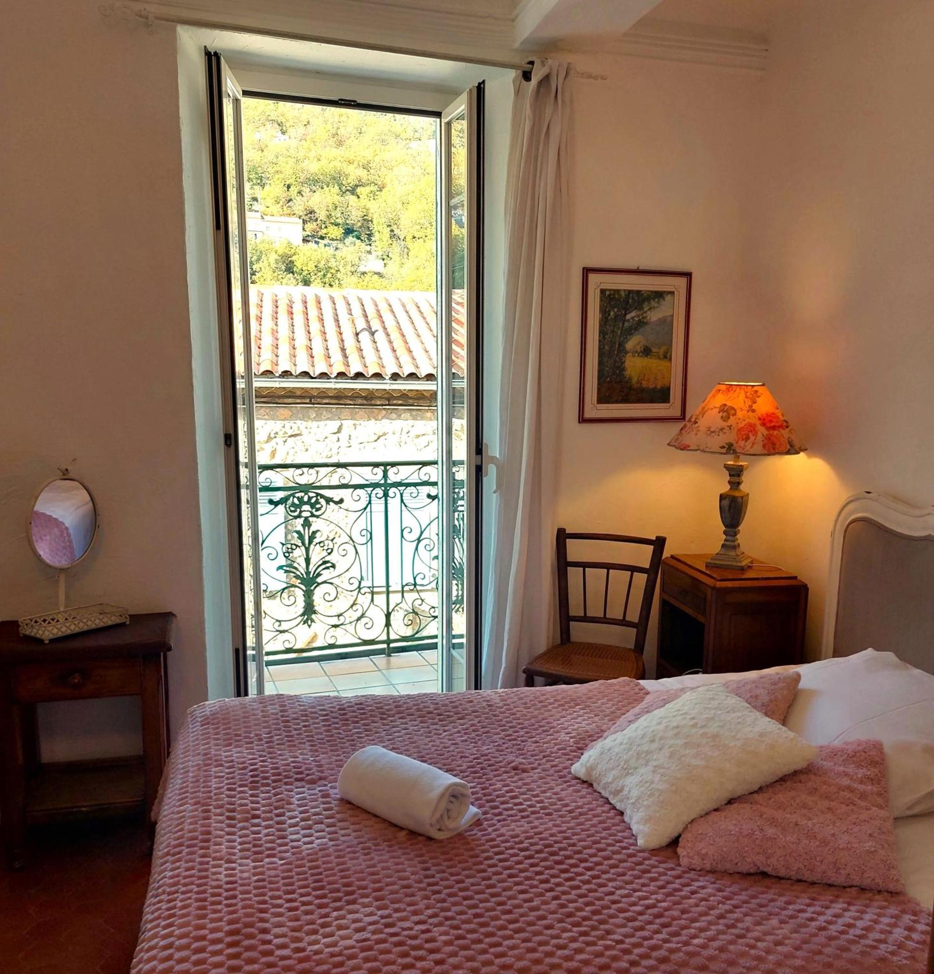 Entre mer et montagnes gîte d'étape la maison Barnoin et gîtes individuels Bouyon Esterno foto