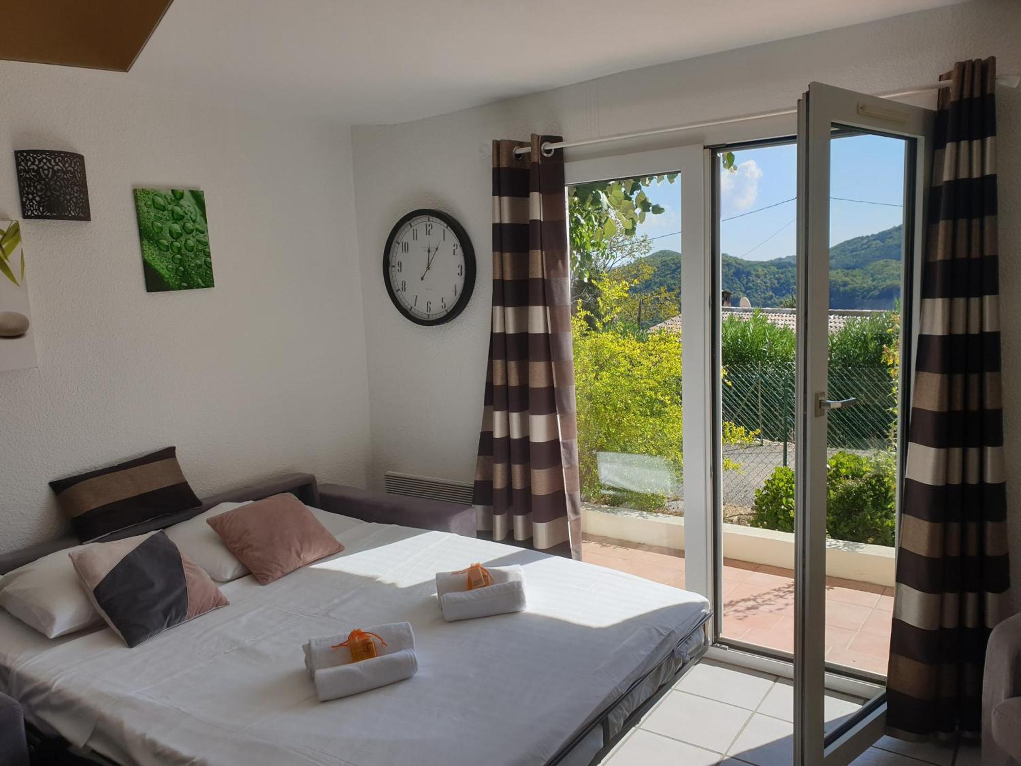 Entre mer et montagnes gîte d'étape la maison Barnoin et gîtes individuels Bouyon Esterno foto