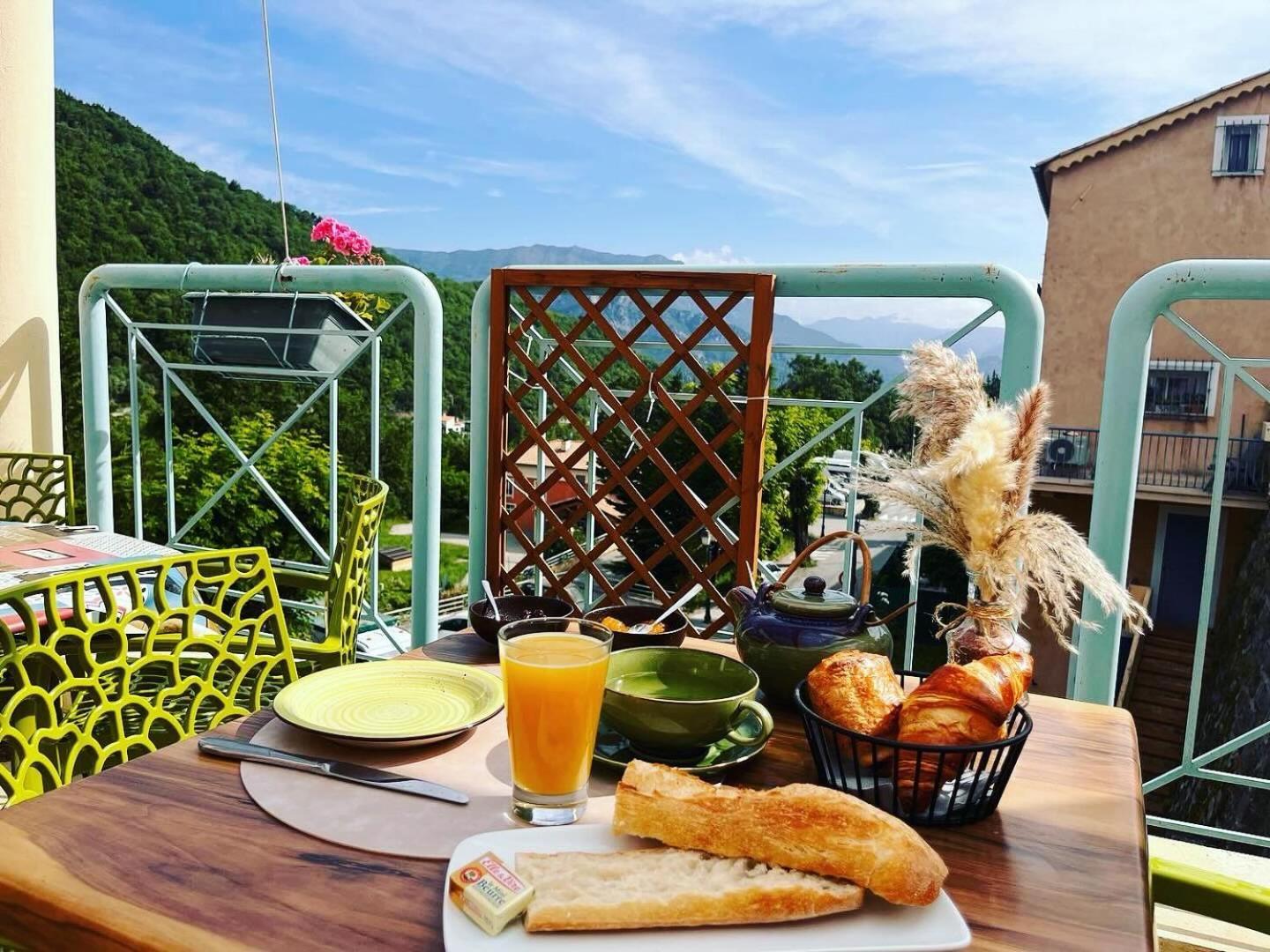 Entre mer et montagnes gîte d'étape la maison Barnoin et gîtes individuels Bouyon Esterno foto