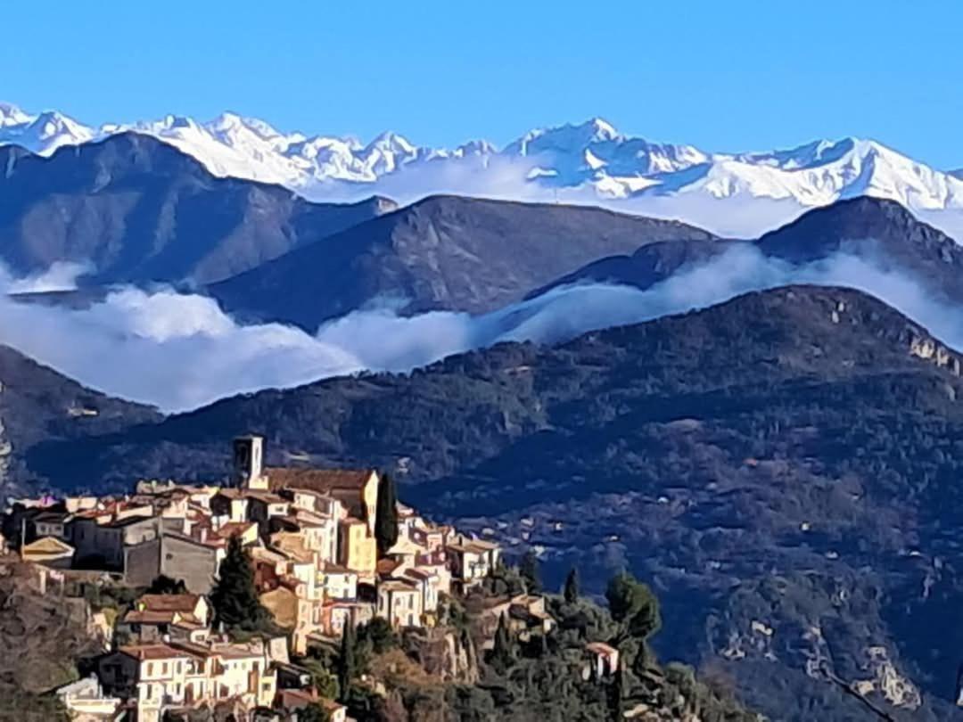 Entre mer et montagnes gîte d'étape la maison Barnoin et gîtes individuels Bouyon Esterno foto